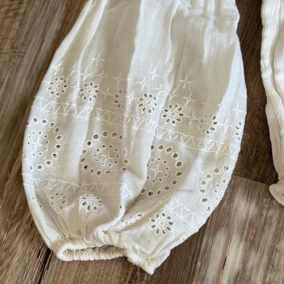 Hollister embroidered top - Picture 2 of 6